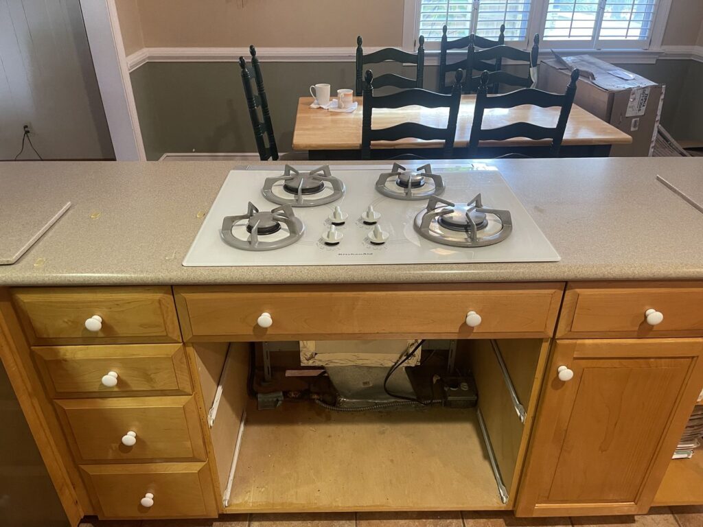 Gas cooktop with a downdraft vent — Before